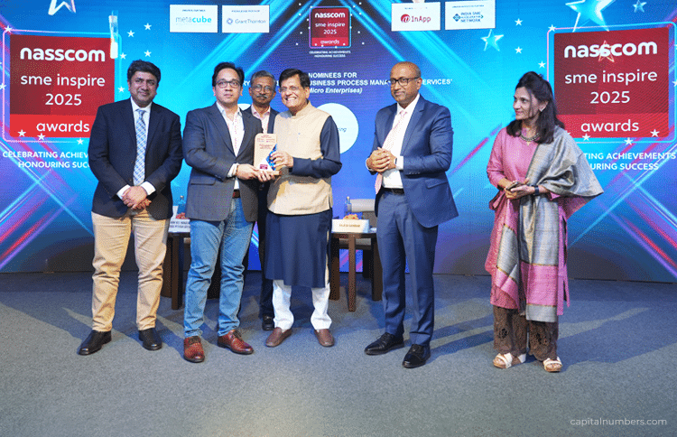Mukul Gupta receives award from the honourable minister Shri Piyush Goyal